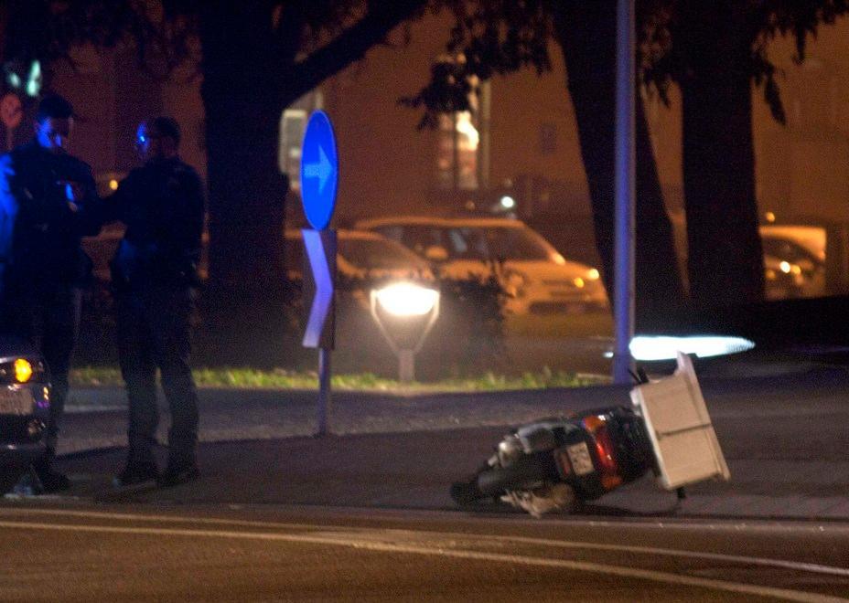 Portapizza contro un’auto 