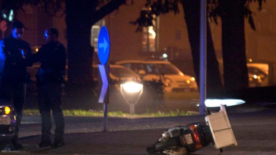 Portapizza contro un’auto