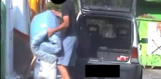 Abbandono dei rifiuti Arrivano le fototrappole 