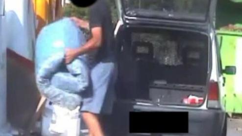 Abbandono dei rifiuti Arrivano le fototrappole