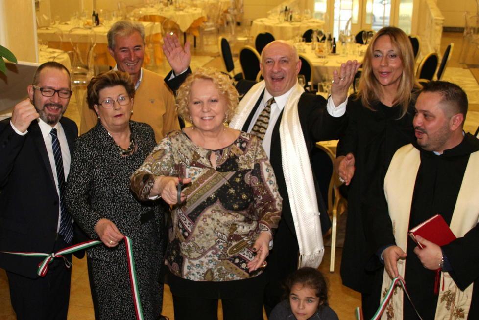 Katia Ricciarelli inaugura il nuovo locale