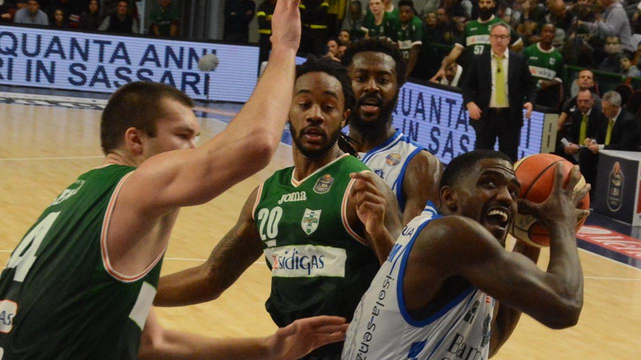 La Dinamo si spegne nel finale con Avellino