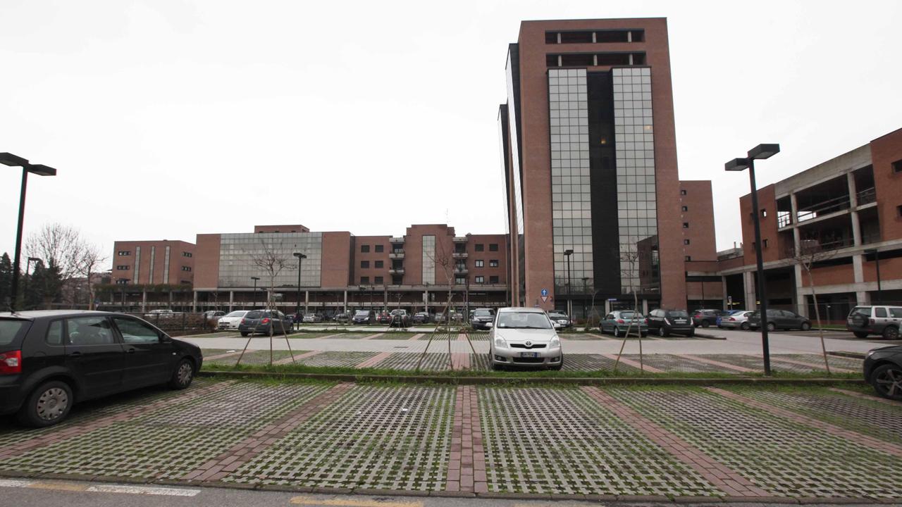 Coltelli contro i carabinieri, in manette la banda dei garage