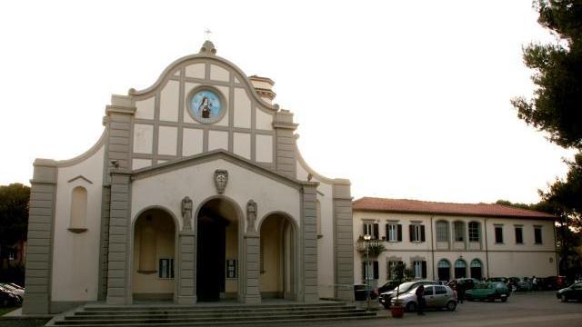 La chiesa di Santa Teresa, all'esterno della quale è avvenuto il furto