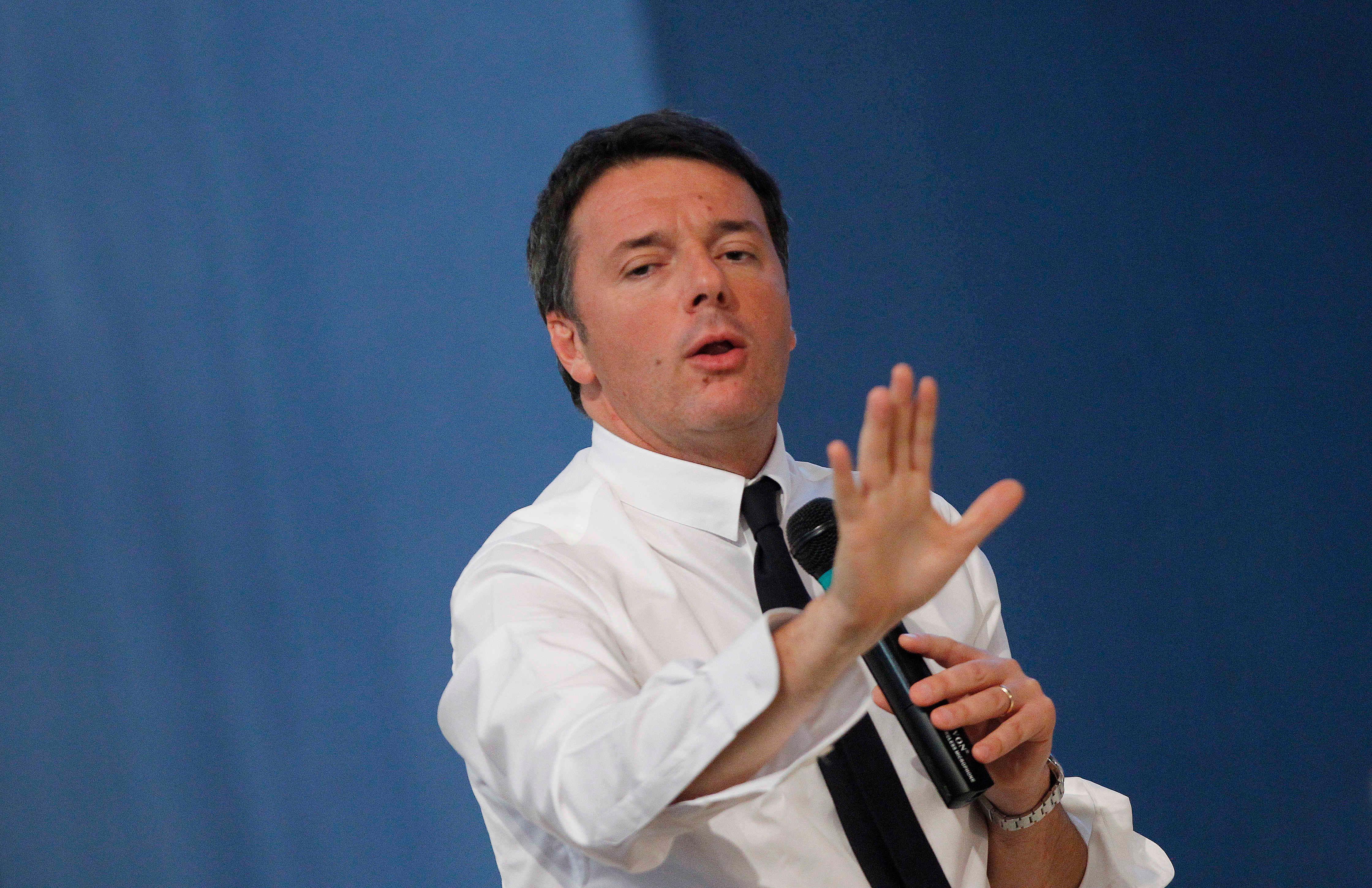 Referendum, Matteo Renzi fa rotta sulla costa toscana