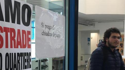 La comunità riunita in un auditorium