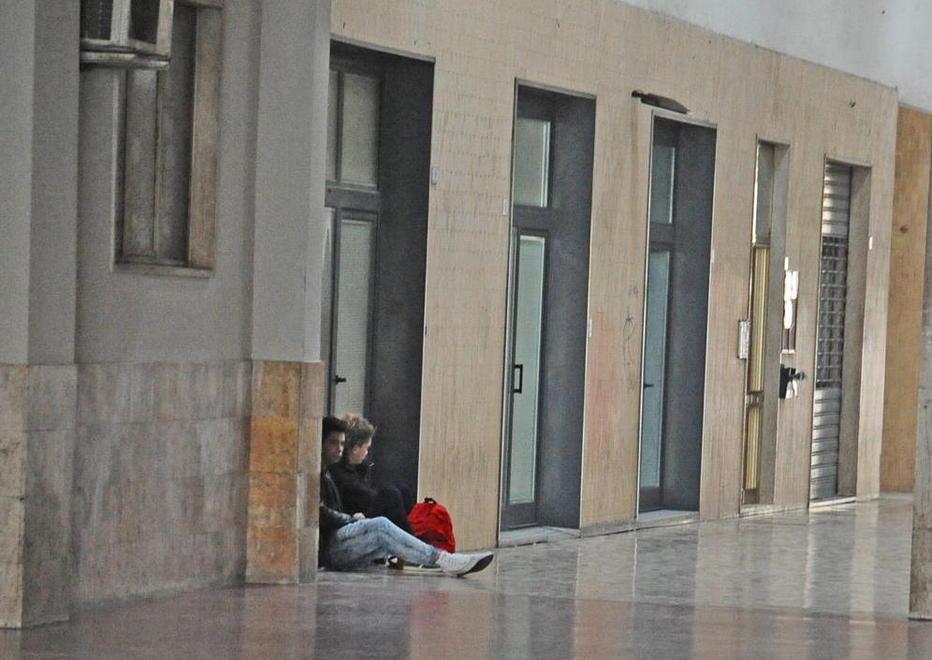 Nella Galleria, assediati da insicurezza e incuria 