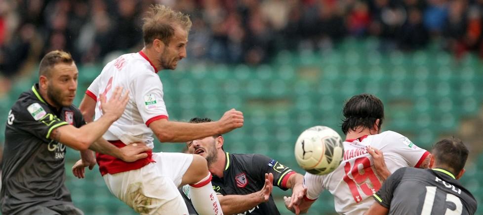 Prima vittoria a Bari dell’era Colantuono Bel colpo dello Spezia