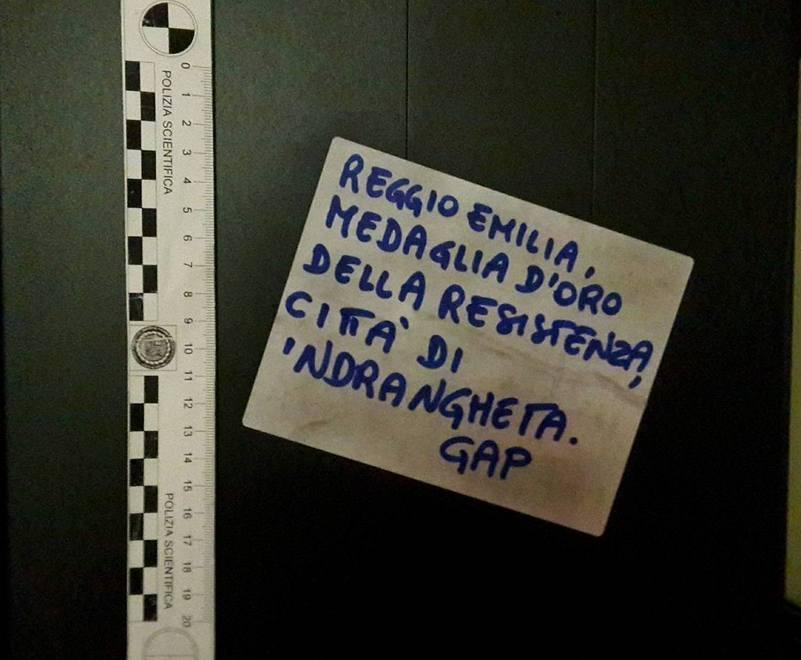 Foglio misterioso, indaga la Mobile 