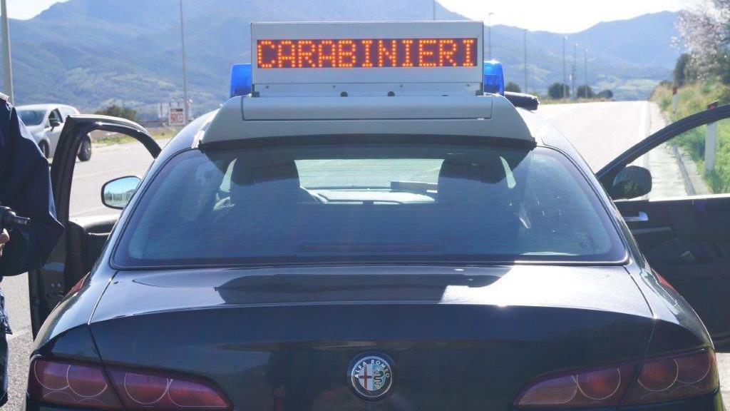 L'auto dei carabinieri