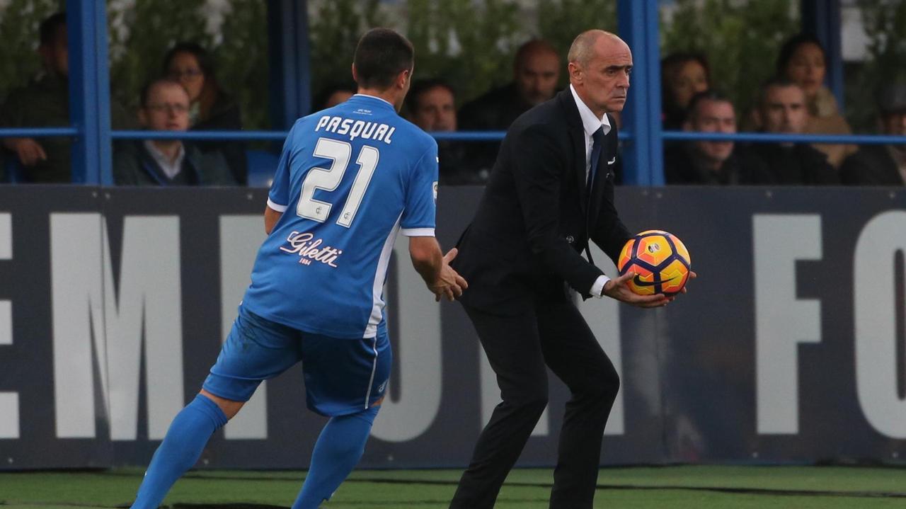 Giovanni Martusciello in panchina durante il derby (foto agenzia Massimo Sestini)