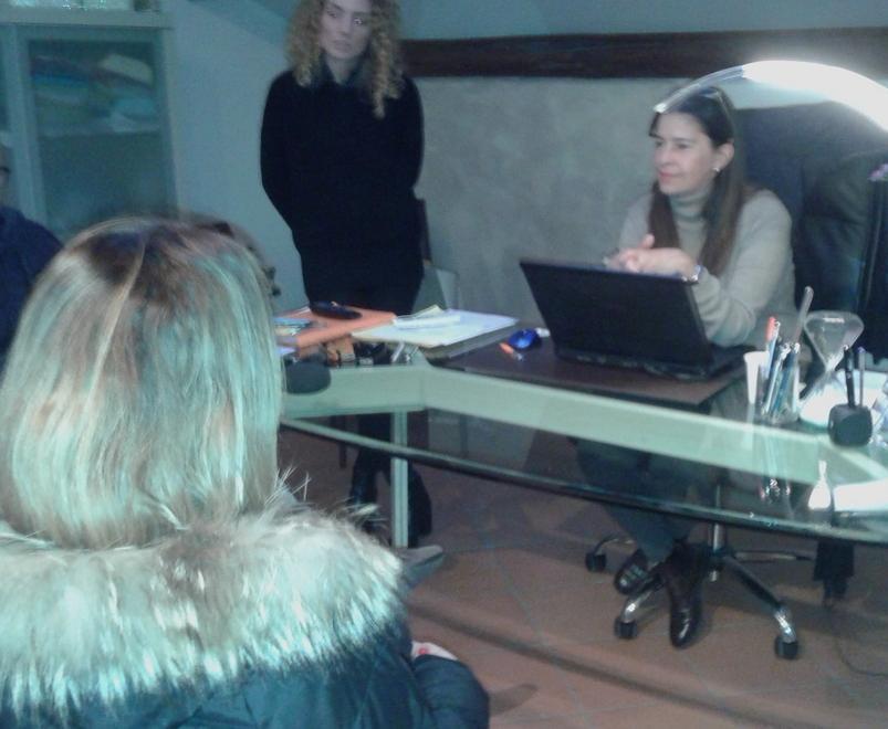 La madre: «Mia figlia è rimasta incosciente per una notte intera» 