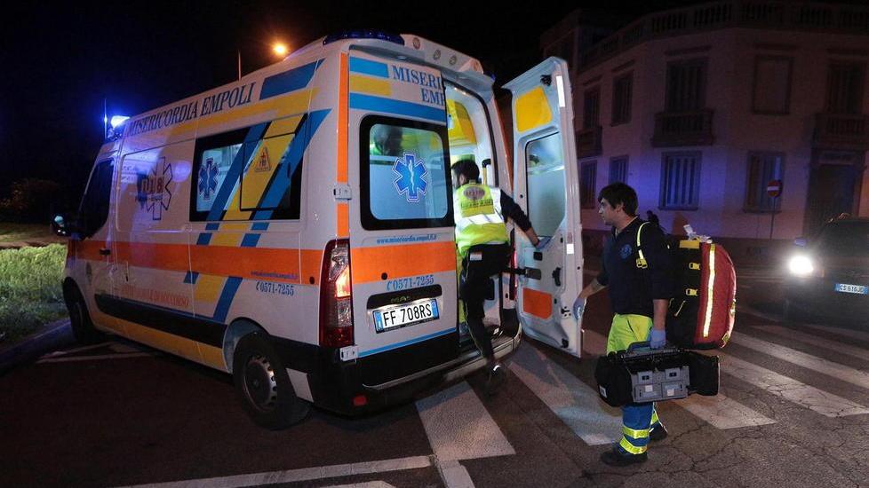 L’intervento della Misericordia in viale Buozzi (Foto Agenzia Carlo Sestini)