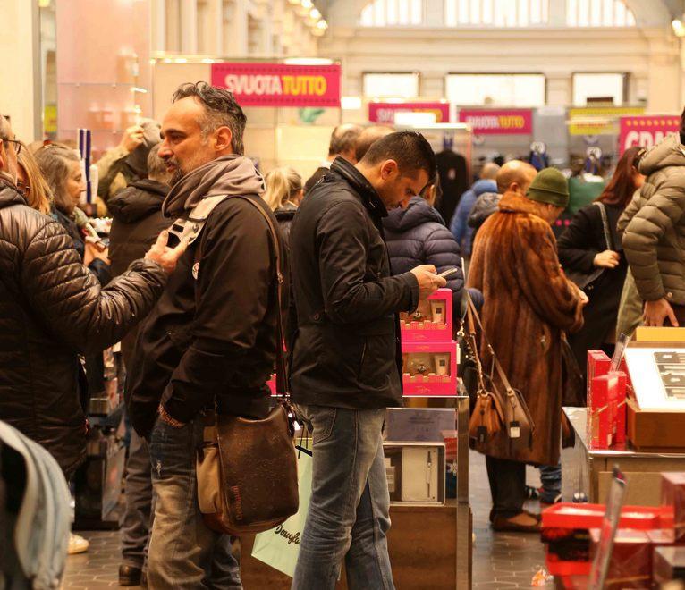 Il Coin svuota tutto, reggiani tutti in fila 