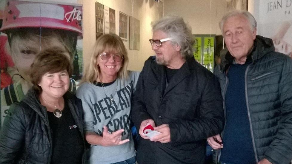 Sui passi di Ale porta in vasca Beppe Grillo