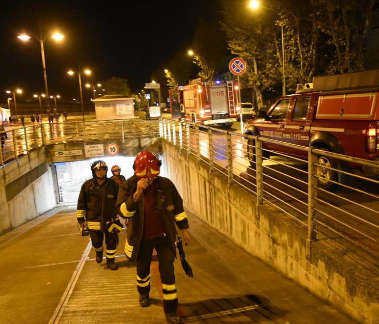 Allarme incendio al parcheggio ma è solo l’opera dei vandali 