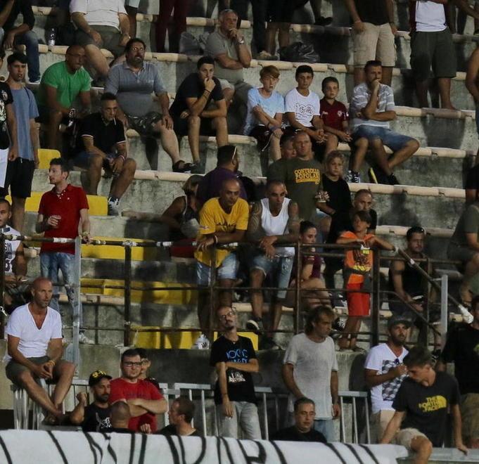 Stavolta la curva torna un po’ a riempirsi