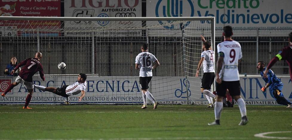 Il ciclone Santini si abbatte sull’Arezzo: trionfo granata 