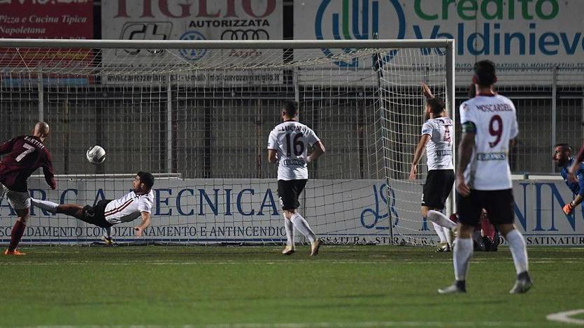 Il ciclone Santini si abbatte sull’Arezzo: trionfo granata