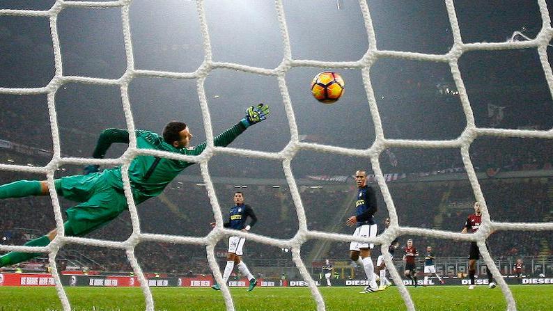 Derby spettacolo, l’Inter gode alla fine
