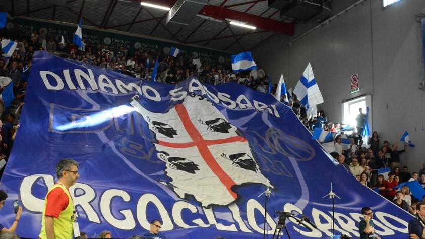 Al PalaSerradimigni tutte le Sardegne di un’Isola unitissima