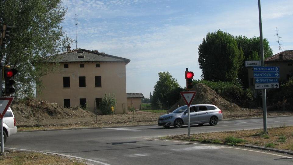 Rotatoria, avanti piano: la città l’aspetta da 12 anni