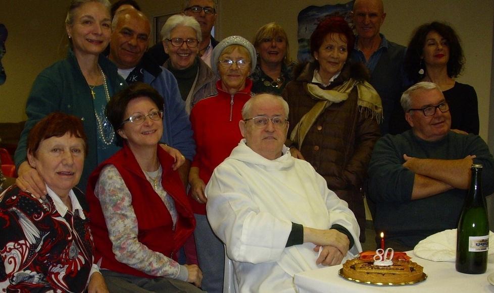 Una bella torta per gli 80 anni di padre nazareno