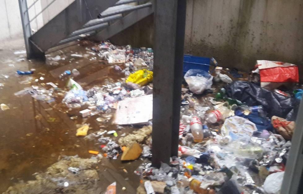 Degrado a due passi dalla farmacia notturna 