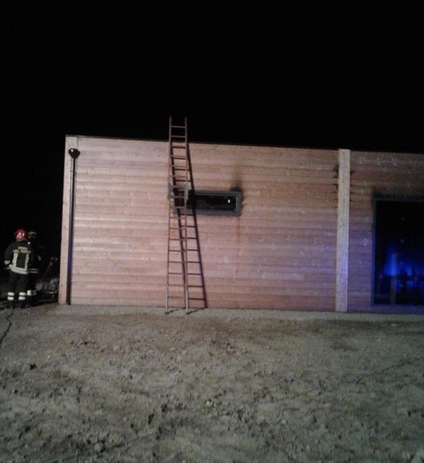 Oristano, incendiato un chiosco nella zona industriale 