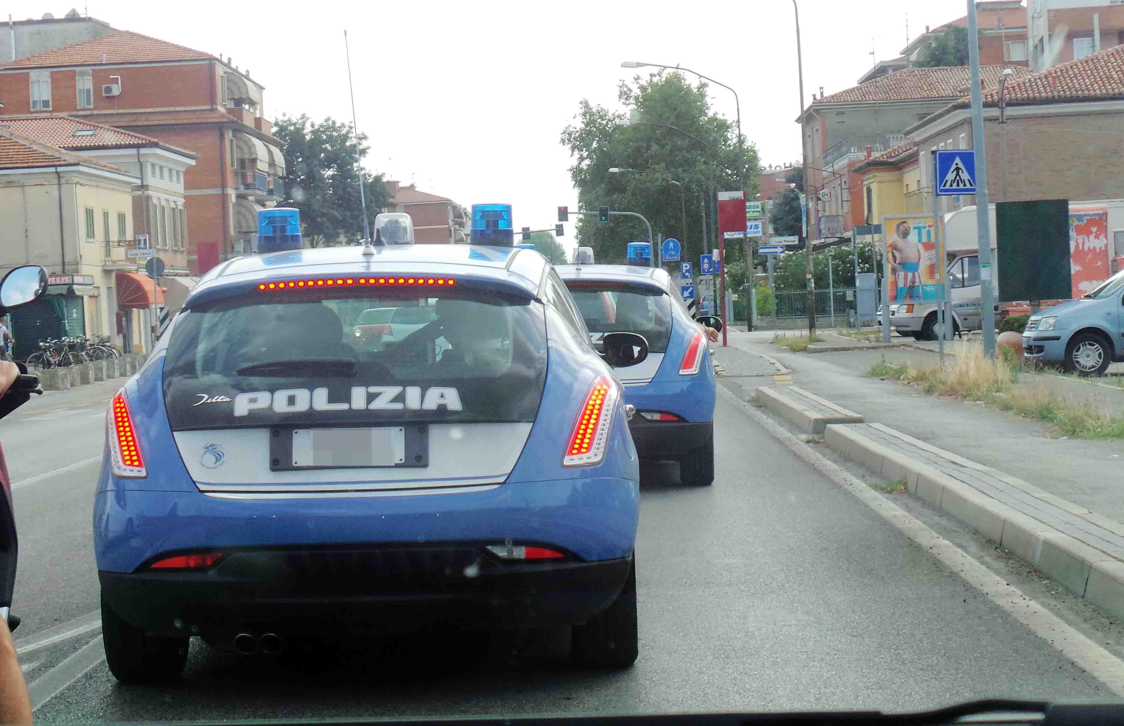 Furto di dolci con spintoni: arrestata per rapina