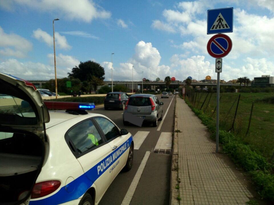Cagliari, tre pedoni investiti in diverse zone della città: due sono gravi