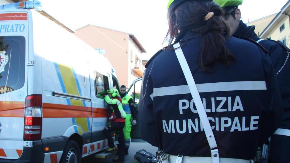 Anziana cade in strada e muore