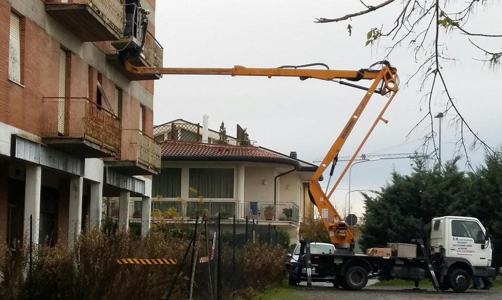 Via i piccioni dall’immobile fatiscente