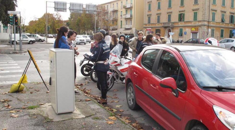 Scontro fra scooter, due feriti