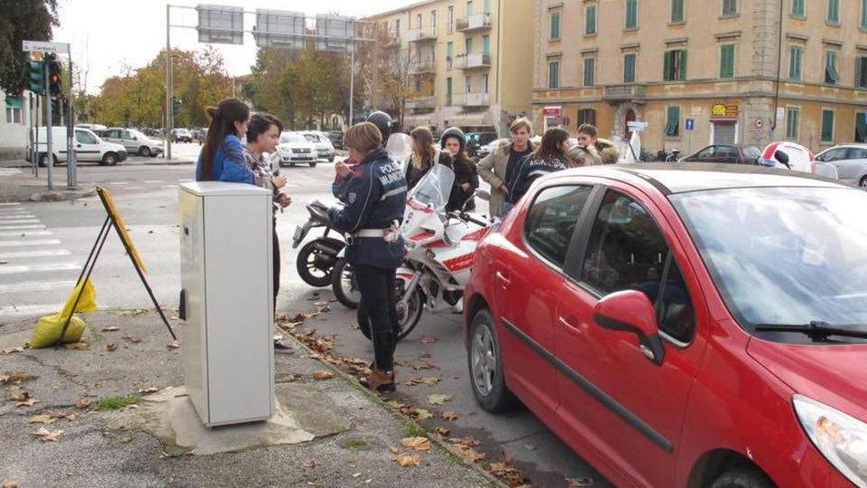 Scontro fra scooter, due feriti