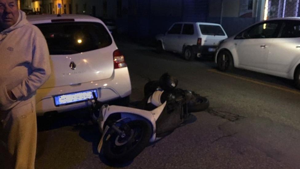 Auto contro motorino, 2 in ospedale