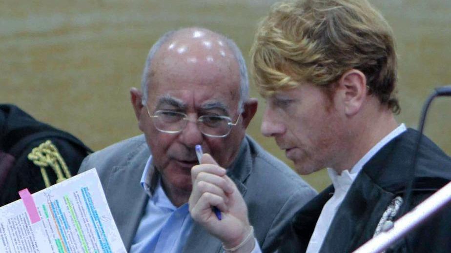Sesso in cambio di sussidi condannato l’ex sindaco
