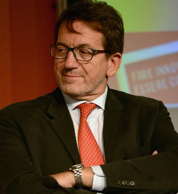 Il M5s: «Premi ai dirigenti del Comune di Modena, la giunta ha deciso scavalcando tutti» 