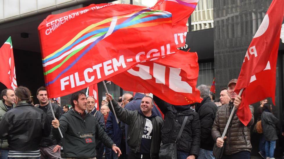 Sciopero del settore tessile con adesioni oltre il 60%