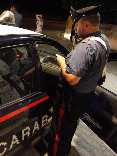 Ruba in un cantiere, lo arrestano 