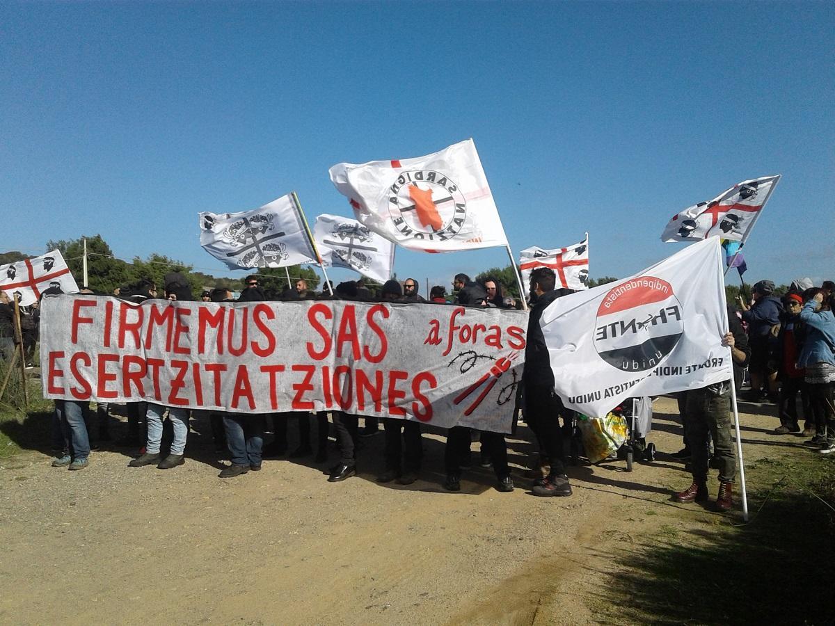 Manifestazione antimilitarista a Capo Frasca