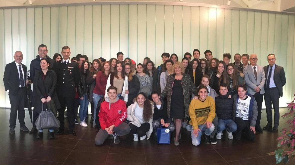 Falsi e abusivismo sono in aumento Studenti a confronto