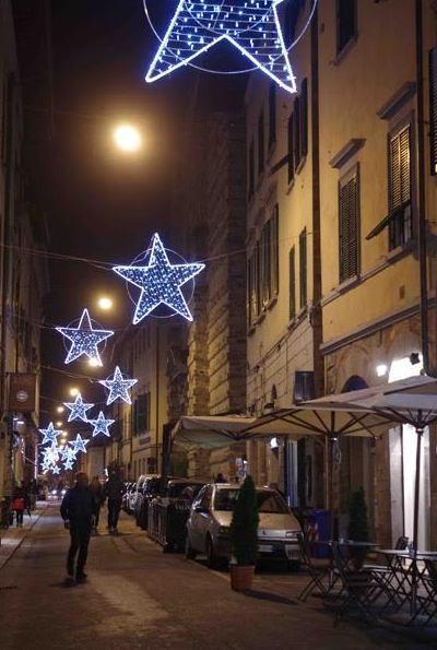 Commercio Pistoia ha acceso la luminaria in anticipo