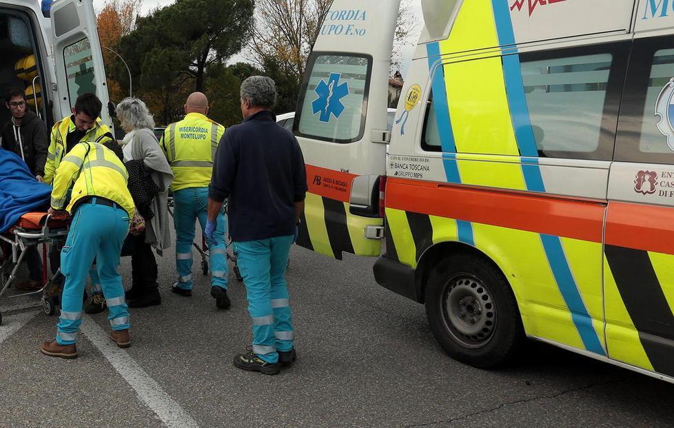 Ciclista travolto da un’ambulanza 