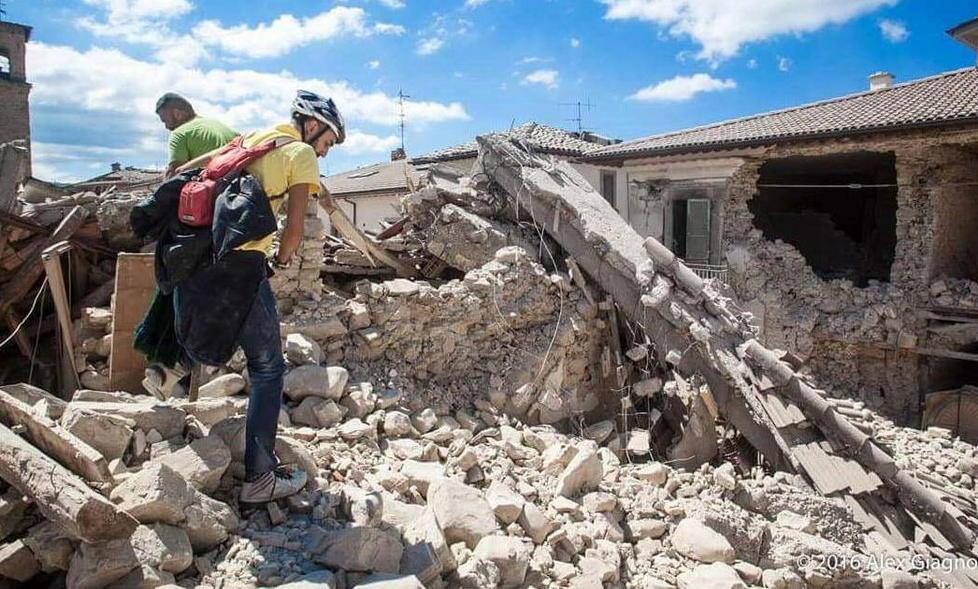 Bianchetti tra le macerie di Amatrice