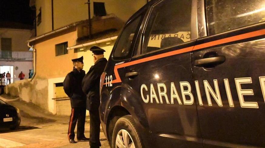 Va a trovare la parente, le svuotano l’auto