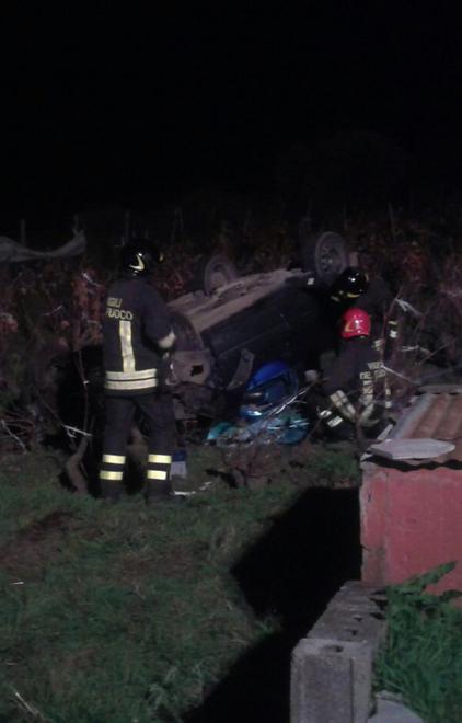 Vola fuori strada: grave un 33enne 