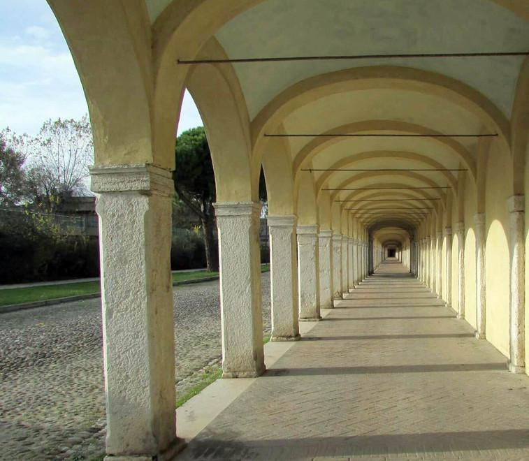 I suggestivi 143 splendidi archi 