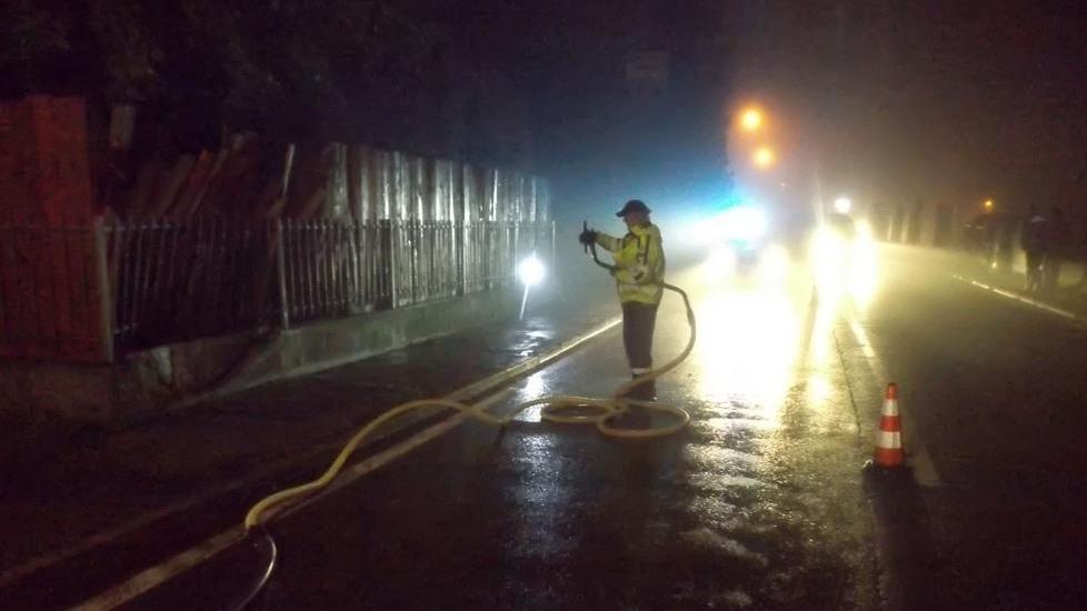 I poliziotti si schiantano in auto