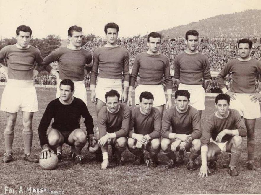 Tesi (il portiere) quando militava nel Prato, in serie B